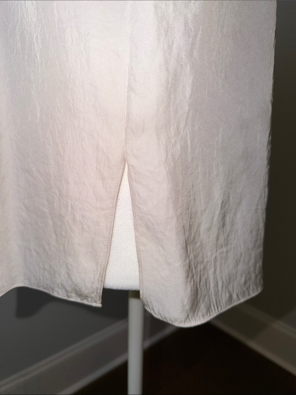 Vince Cream V-Neck Short Sleeve Blouse. Size Small. - Picture 5 of 8